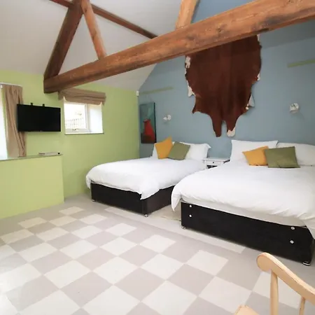 Country Retreat, Hot Tub, Games Room, Dog Friendly * Гантон