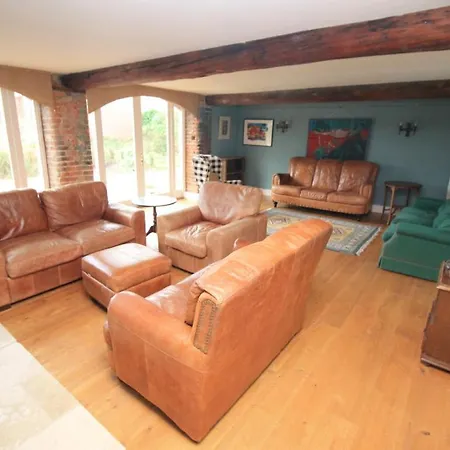 Country Retreat, Hot Tub, Games Room, Dog Friendly Feriehus *