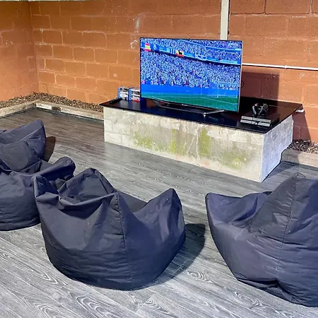 Country Retreat, Hot Tub, Games Room, Dog Friendly Feriehus